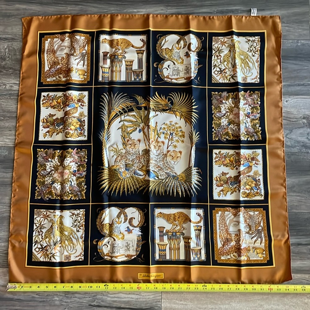 New vintage multicolored Salvatore Ferragamo silk scarf - Picture 9 of 9